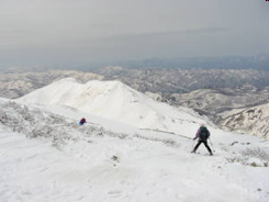 滑り出しは湯殿山を正面に