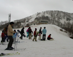 ロープウエー頂上駅から大峰(P1)を望む