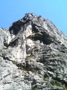 小滝川の河原より左岩稜ルート下部