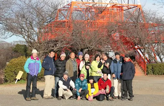 テレビ塔前の愛の誓いに無縁の面々